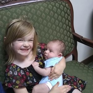 Meet your Posher, Caitlin